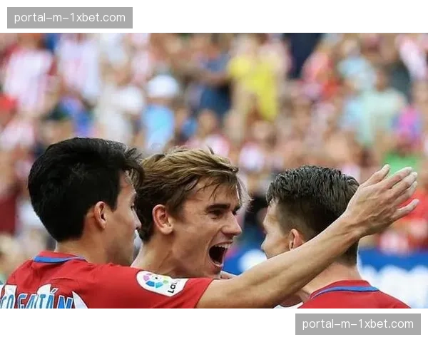 镜头下的老将：37岁的格列兹曼在训练中加练任意球